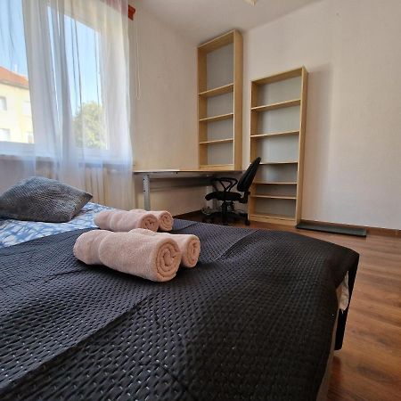 R Mieszkanie Cale Albo Pokoj Bllisko Wszystko Apartamento Gdańsk Exterior foto